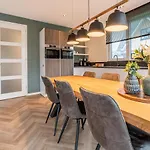 In De Koog With Sauna And Garden Semesterbostad
