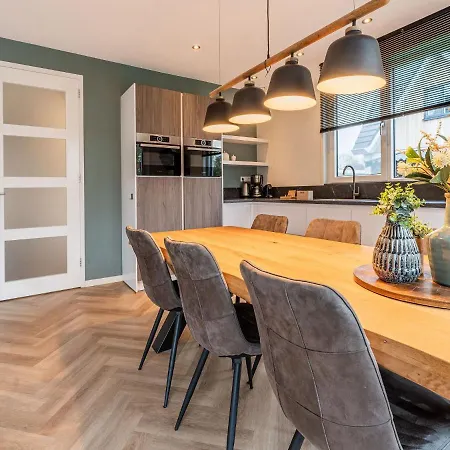 In De Koog With Sauna And Garden Feriehus