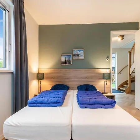 In De Koog With Sauna And Garden Feriehus Westermient