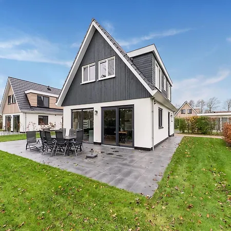 Holiday home Pleasing In De Koog Texel With Terrace